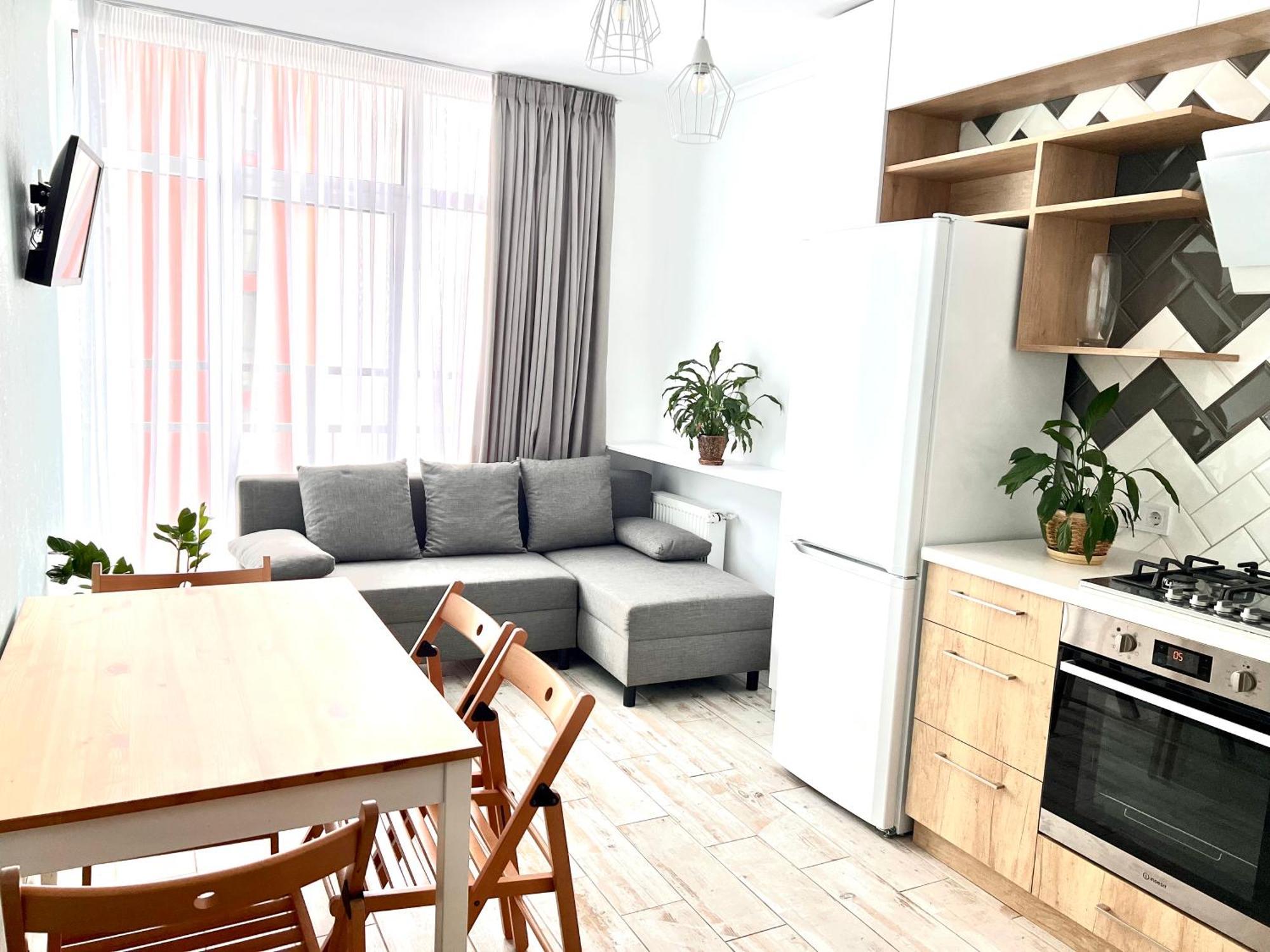 Osapart Beautiful Apartment In A Complex Semycvit Лвив Екстериор снимка